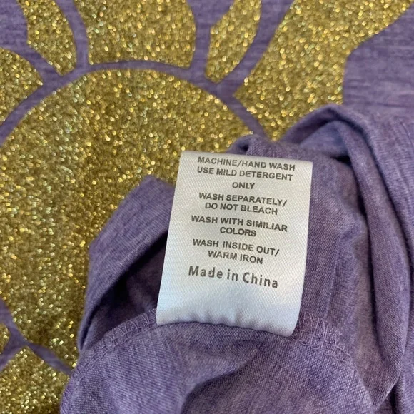 Tangled vibes tshirt for women - size small - Picture 5 of 5